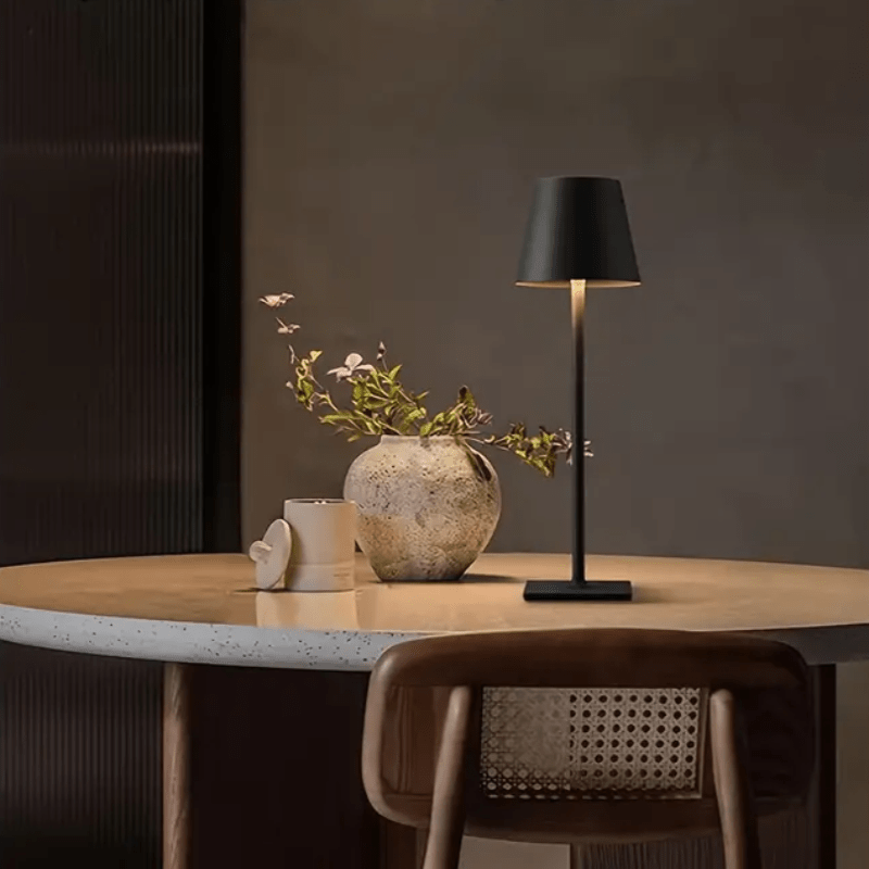 Bar veya Restoran için Ayarlanabilir LED Masa Lambası - Clario